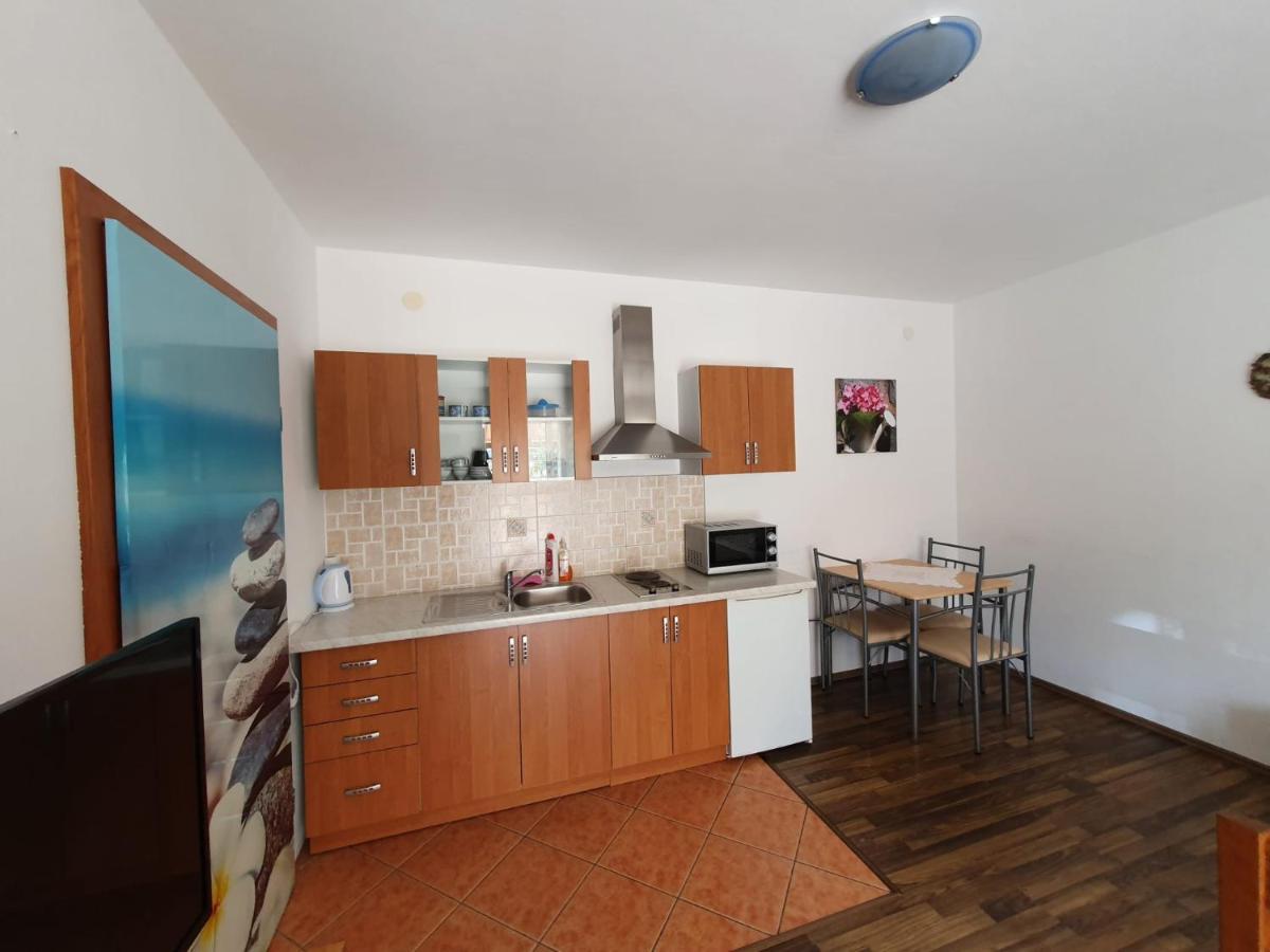 Apartments Topalovic Кострена Екстер'єр фото